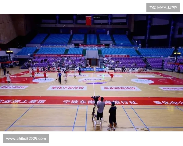 在奉化体育中心,观众热情助阵中国队全力拼搏